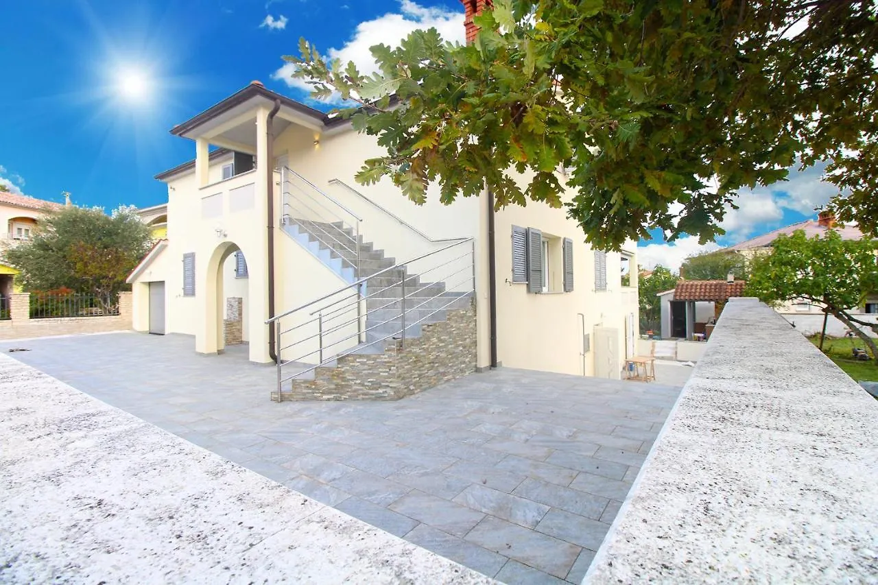 Apartment Oliva 2211 プーラ