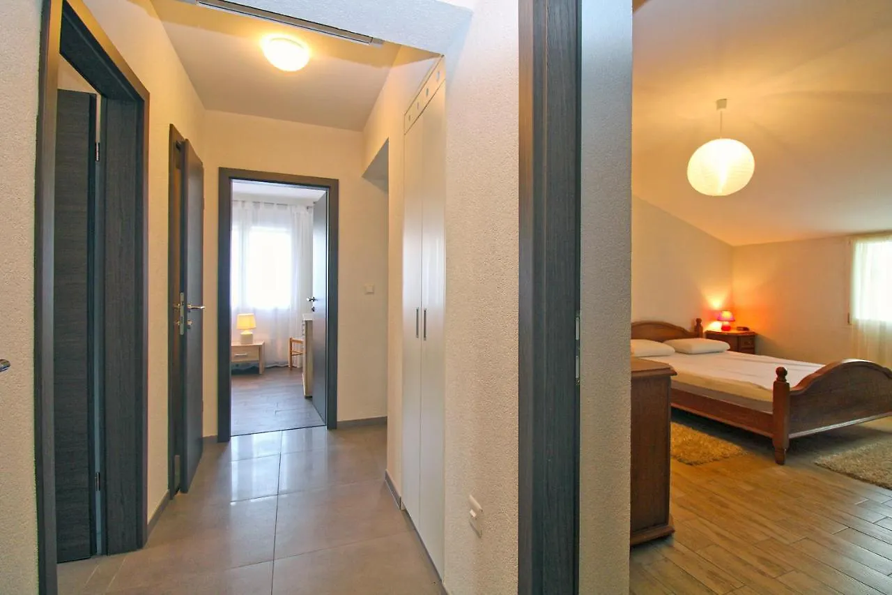 Apartment Oliva 2211 プーラ