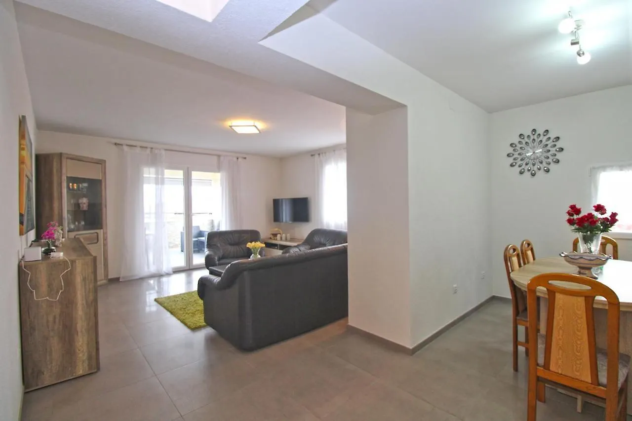 Apartment Oliva 2211 プーラ 0*,  クロアチア