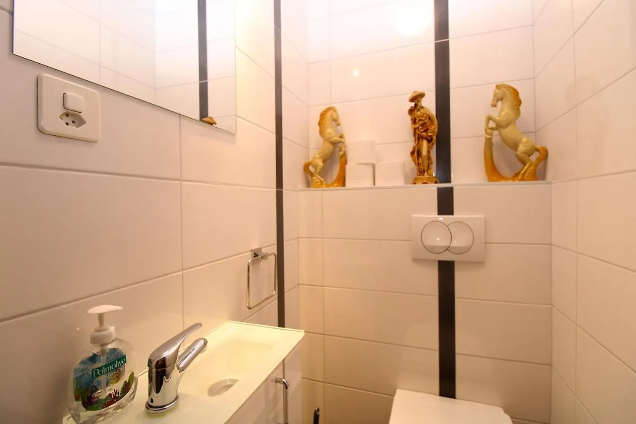 Apartment Oliva 2211 普拉 0*,