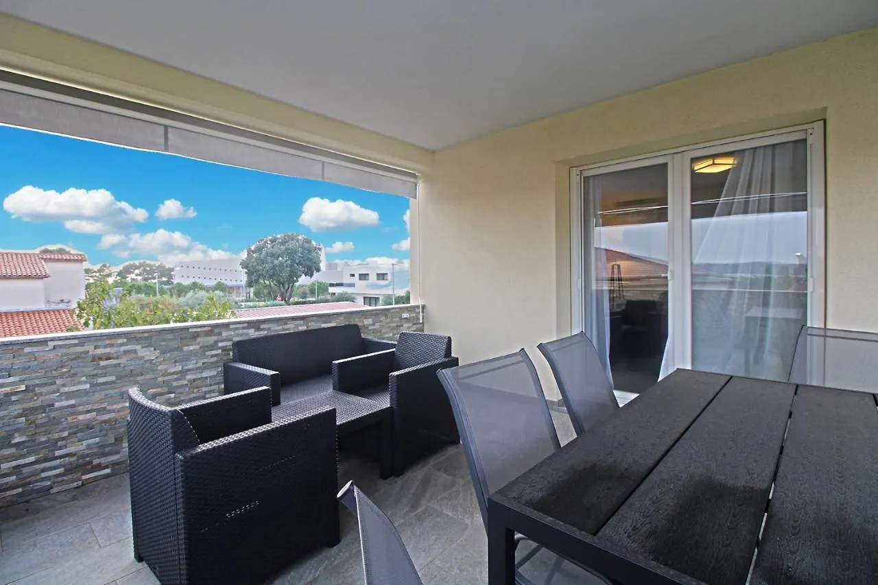 Apartment Oliva 2211 普拉 0*,